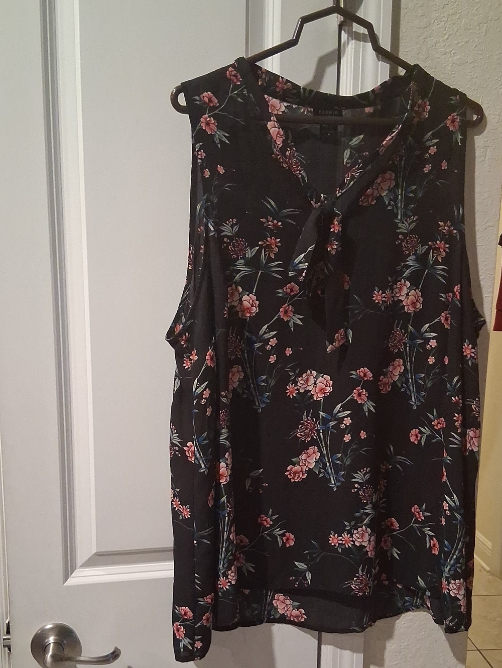 torrid Black Floral Tie-Neck Sleeveless Camisole